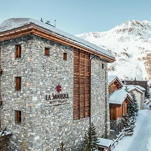 hotel-village-la-mourra.hotels-rhonealpes.com/